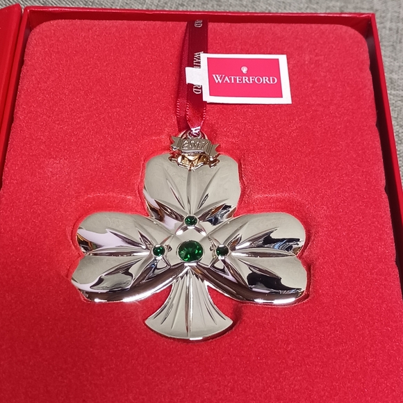 Waterford 2017 Shamrock Silver Ornament - Picture 3 of 12